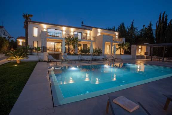 Luxury villa La Residenza III with pool and seaview