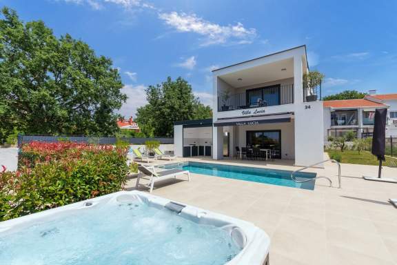 Villa Lucia with Jacuzzi and Private Pool