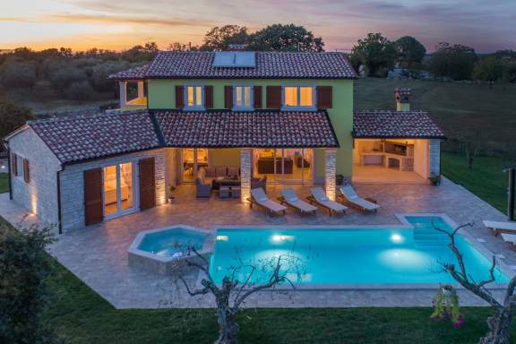 Villa Gardenia with Pool and Garden