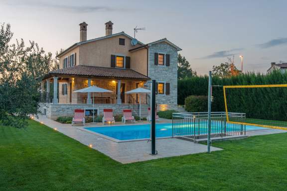 Villa Nikka with Beautiful Garden and Pool